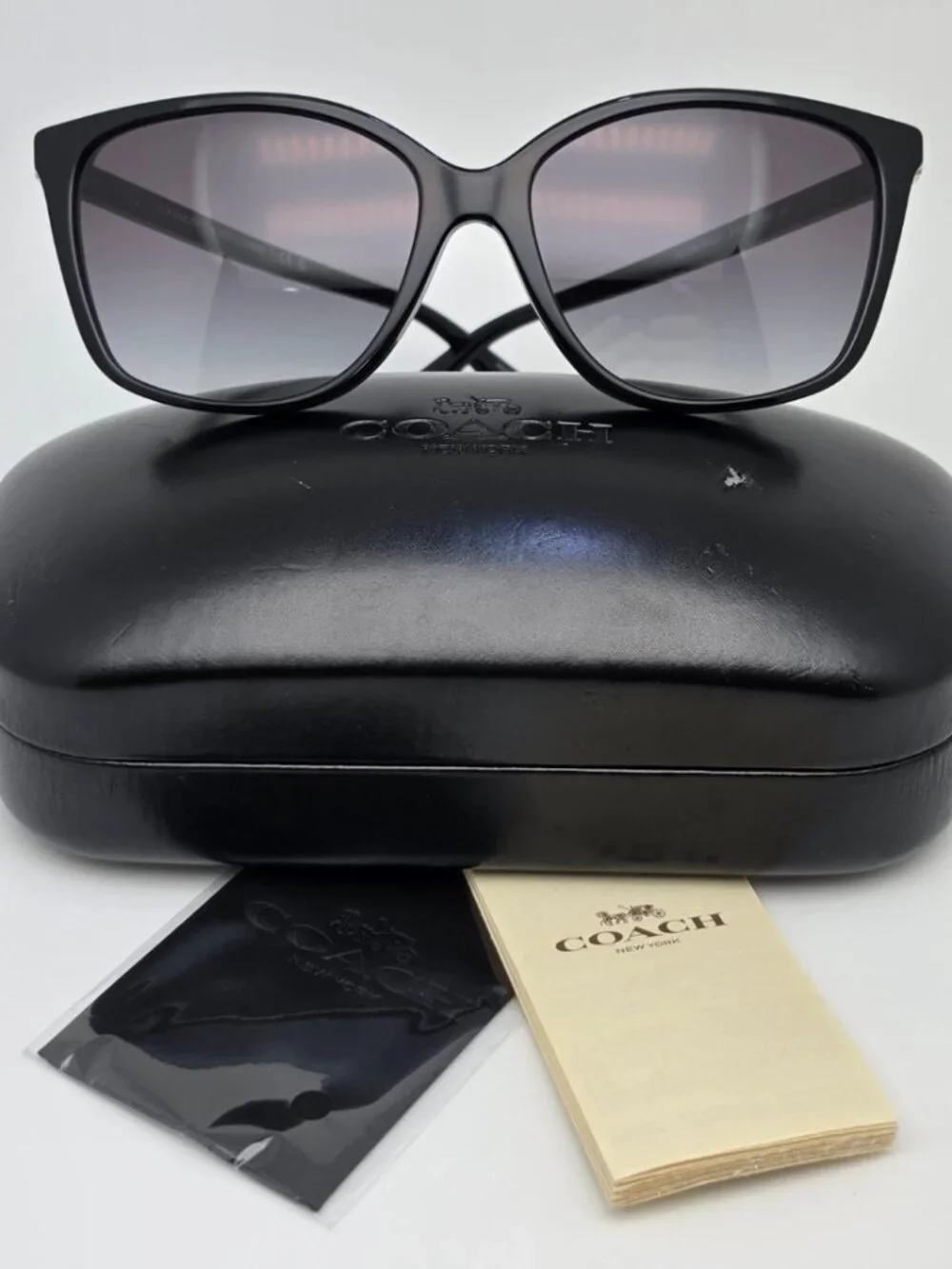 Coach HC8361U CH558 50028G Black Frame Grey Gradient Lens Sunglasses w Case 57mm
